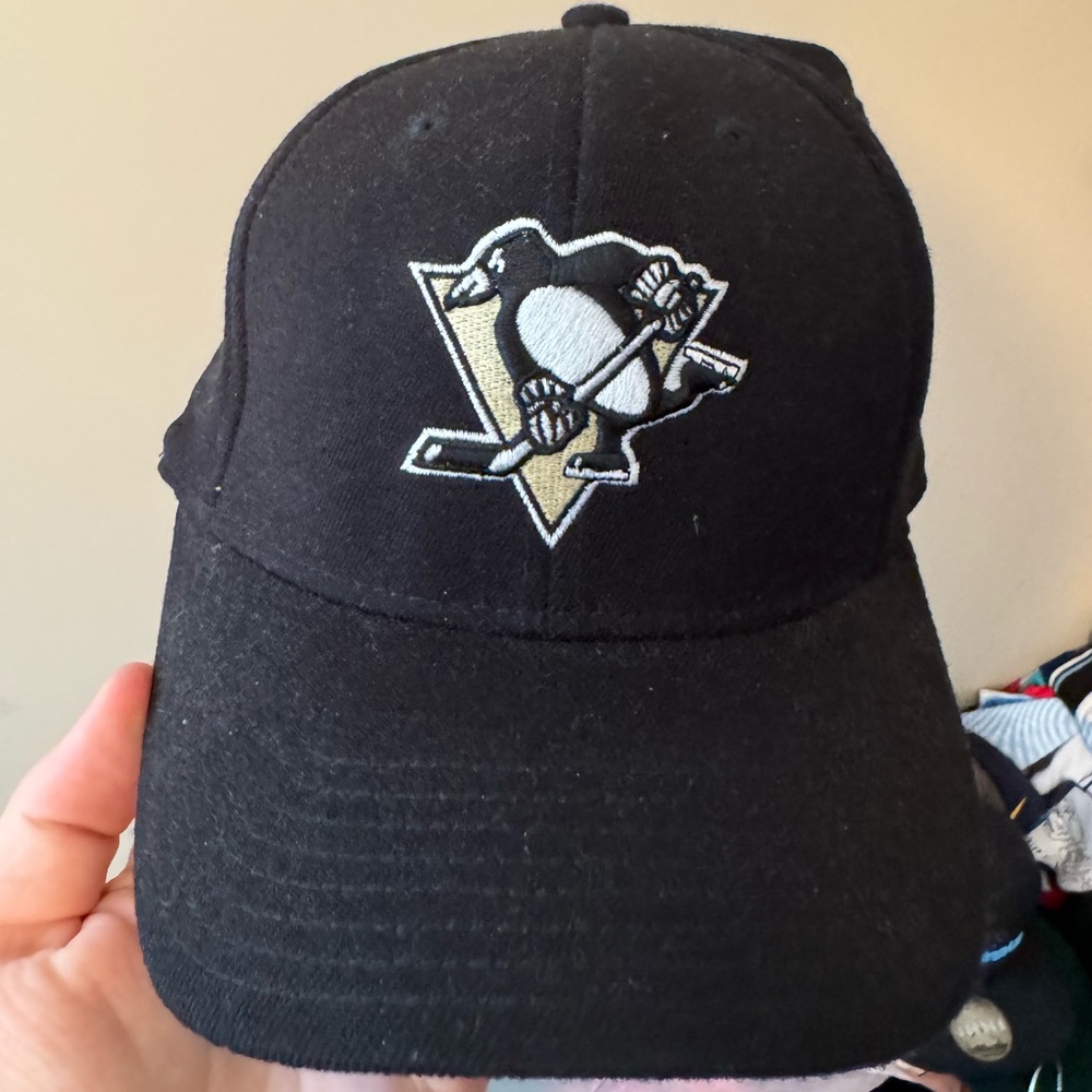 Reebok Black Penguins NHL Cap Small/Medium